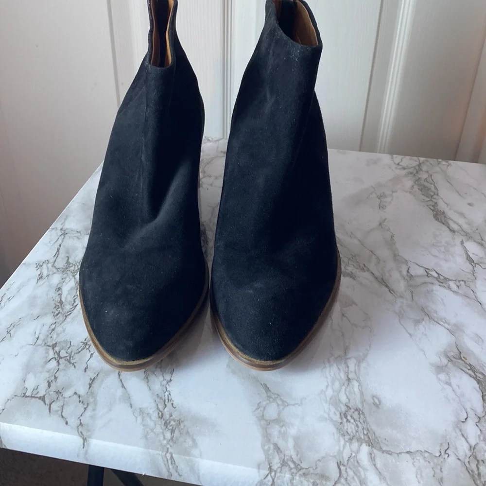 Seychelles Floodplain Suede  Bootie Black Size 8.5  Ankle Boots 2” heel